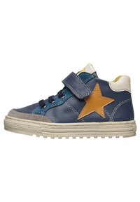 Sneaker in pelle blu con strap in velcro, caratterizzato da un accento a stella color cuoio, punta in suede grigio e suola in gomma off-white con battistrada texturizzato.