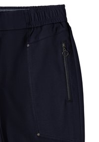 Pantaloni sportivi blu navy realizzati in tessuto testurizzato, con vita elasticizzata e una tasca con zip ai lati con dettagli metallici.