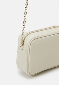 Patrizia Pepe HANDBAG - Bandolera - off white