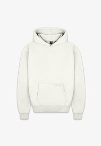 Sudadera blanca con un bolsillo frontal, mangas largas y capucha con cordón. Hecha de una tela suave con puños y dobladillo de canalé. Presenta una pequeña etiqueta en el bolsillo.