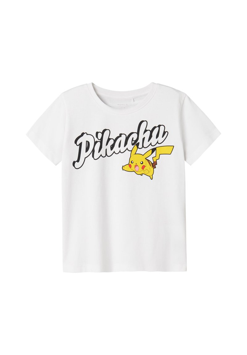 Camiseta de algodón blanca con un gráfico negro de "Pikachu", ilustración amarilla de Pikachu y un rayo de acento. Mangas cortas, cuello redondo.