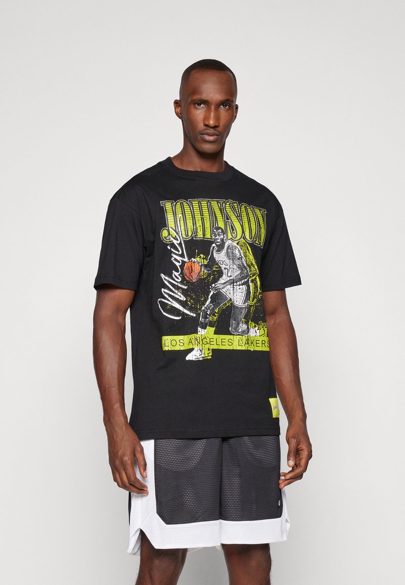 Mitchell & Ness POP PLAYER TEE VINTAGE LOGO - Klubové oblečení - black