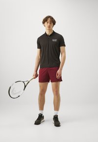 EA7 Emporio Armani Kurze Sporthose - syrah