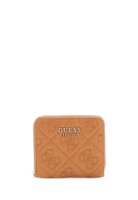 Portafoglio in pelle trapuntata color tan con motivo logo in rilievo, accessori in argento, chiusura a zip e texture liscia. Misura approssimativamente rettangolare.