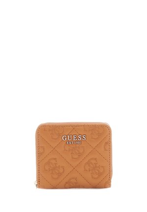 Portafoglio in pelle trapuntata color tan con motivo logo in rilievo, accessori in argento, chiusura a zip e texture liscia. Misura approssimativamente rettangolare.