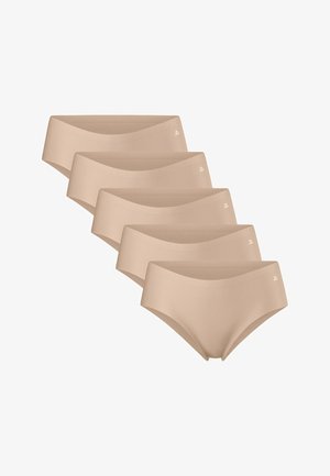 Conjunto de cinco braguitas color beige claro con un diseño sin costuras, textura suave y una altura moderada, que presentan sutiles acentos de logo en la cinturilla.