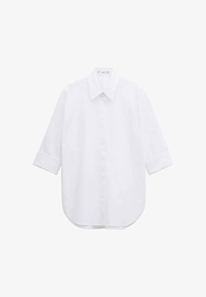 Weißes Hemd mit langen Ärmeln, durchgehender Knopfleiste, spitzem Kragen und Manschetten, auf weißem Hintergrund präsentiert.