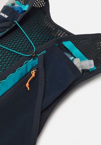 Salomon ACTIVE SKIN 4 SET UNISEX - Kuprinė su vandens rezervuaru - tahitian tide/carbon/peacock blue