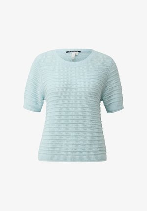 Lichtblauwe gebreide trui met korte mouwen, horizontale gestructureerde strepen en een ronde hals.