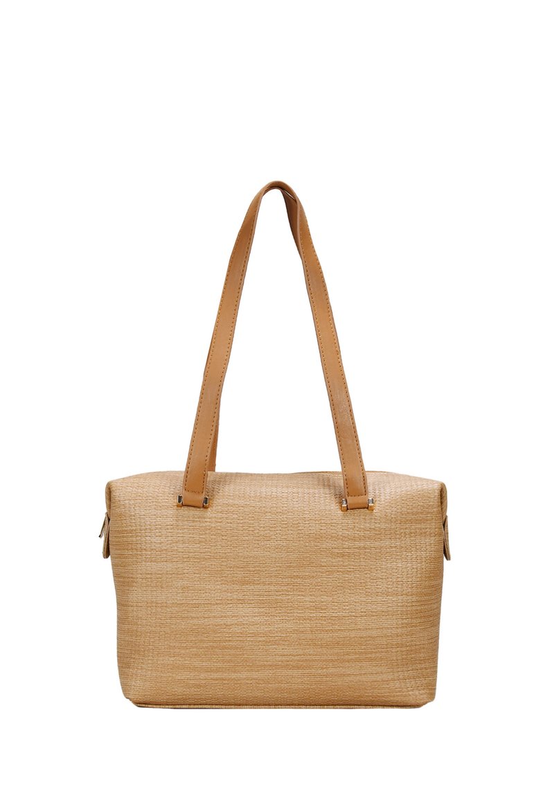 Bolso de mano de tela tejida marrón con correas de cuero suave, forma rectangular, cremalleras laterales y una superficie texturizada.