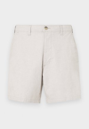 Shorts en lin beige avec une coupe droite, dotés d'une fermeture à bouton à l'avant, de passants de ceinture et de deux poches latérales. Tissu texturé.
