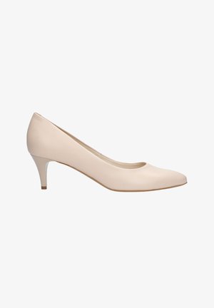 Beige leren pump met een ronde neus, 5 cm hak, zachte textuur en subtiele glans. Klassieke silhouet geschikt voor verschillende gelegenheden.