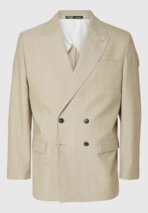 Bež kahvliga särk, mis on valmistatud tekstuuriga kangast, millel on saksaliku lõikega krae, kaks musta nööpi ja küljetaskud, et tagada mugav istuvus.