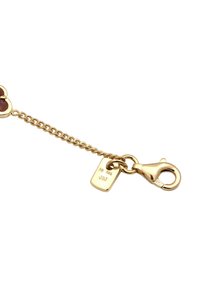 Goldkette mit Karabinerverschluss, versehen mit einem kleinen Anhänger, der mit "925" graviert ist, und einer glatten, glänzenden Oberfläche in rechteckiger Form.