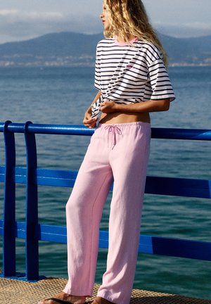 PULL&BEAR, FLOWING TROUSERS WITH AN ELASTICATED WAISTBAND - Pantalon classique - pink