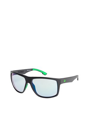Lunettes de soleil noires avec des accents verts, verres miroités affichant un effet dégradé, design angulaire et monture en plastique.