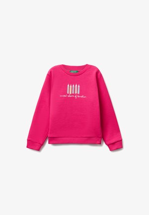 Jasnoróżowy długi sweatshirt z rękawami, z prążkowanymi mankietami i dołem, zdobiony pięcioma grafikami kolorowych ołówków oraz napisem "united colors of benetton" na klatce piersiowej.