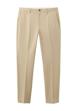 Pantalon beige sur mesure avec plis à l'avant, poches latérales, passants pour ceinture, fermeture par bouton, et coupe droite.