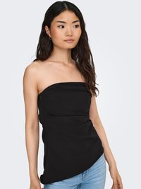 Musta, olkaimeton yläosa, jossa on istuva vartalo-osa ja epäsymmetrinen helma, valmistettu sileästä kankaasta, yhdistetty vaaleansinisiin farkkuihin.