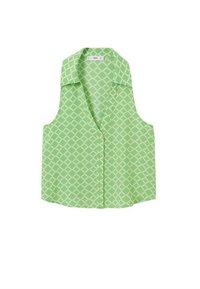 Blouse verte sans manches avec un motif en losanges, fermeture à boutons et col. Fabriquée en tissu léger et lisse.