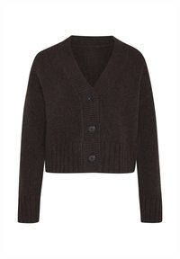 Cardigan court marron foncé en tissu tricoté doux, avec un col en V, une bordure côtelée et cinq boutons noirs sur le devant.