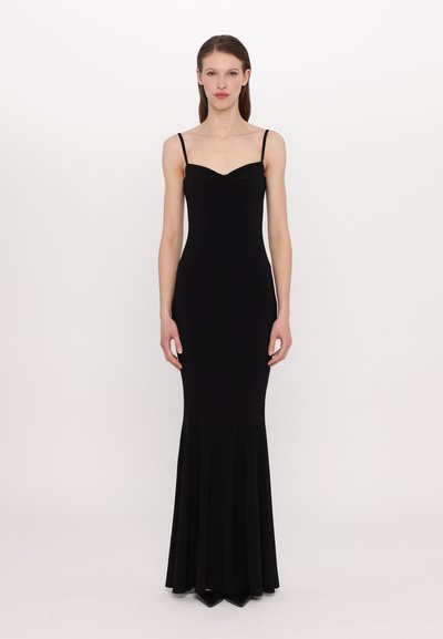 Robe de soirée noire avec fines bretelles, bustier ajusté, jupe évasée et tissu lisse. Design long jusqu'au sol avec un décolleté en cœur subtil.