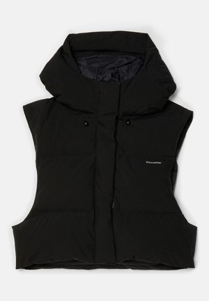 Schwarze gepolsterte Weste mit hohem Kragen, ärmellosem Design, Vorderreißverschluss und Logodetails. Das Material hat eine glatte Oberfläche und eine leicht glänzende Textur.