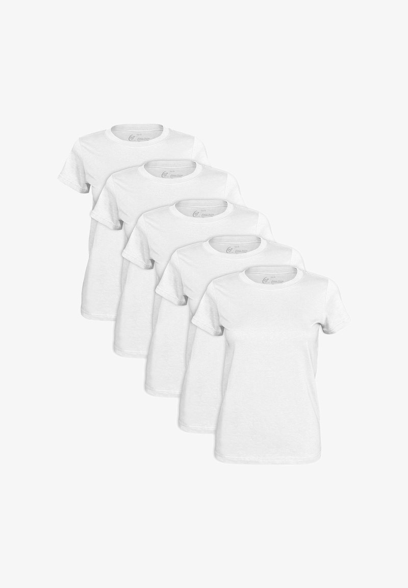 Cinque t-shirt bianche in cotone a maniche corte, con scollo rotondo e una trama liscia, esposte in un'argomentazione sfalsata.