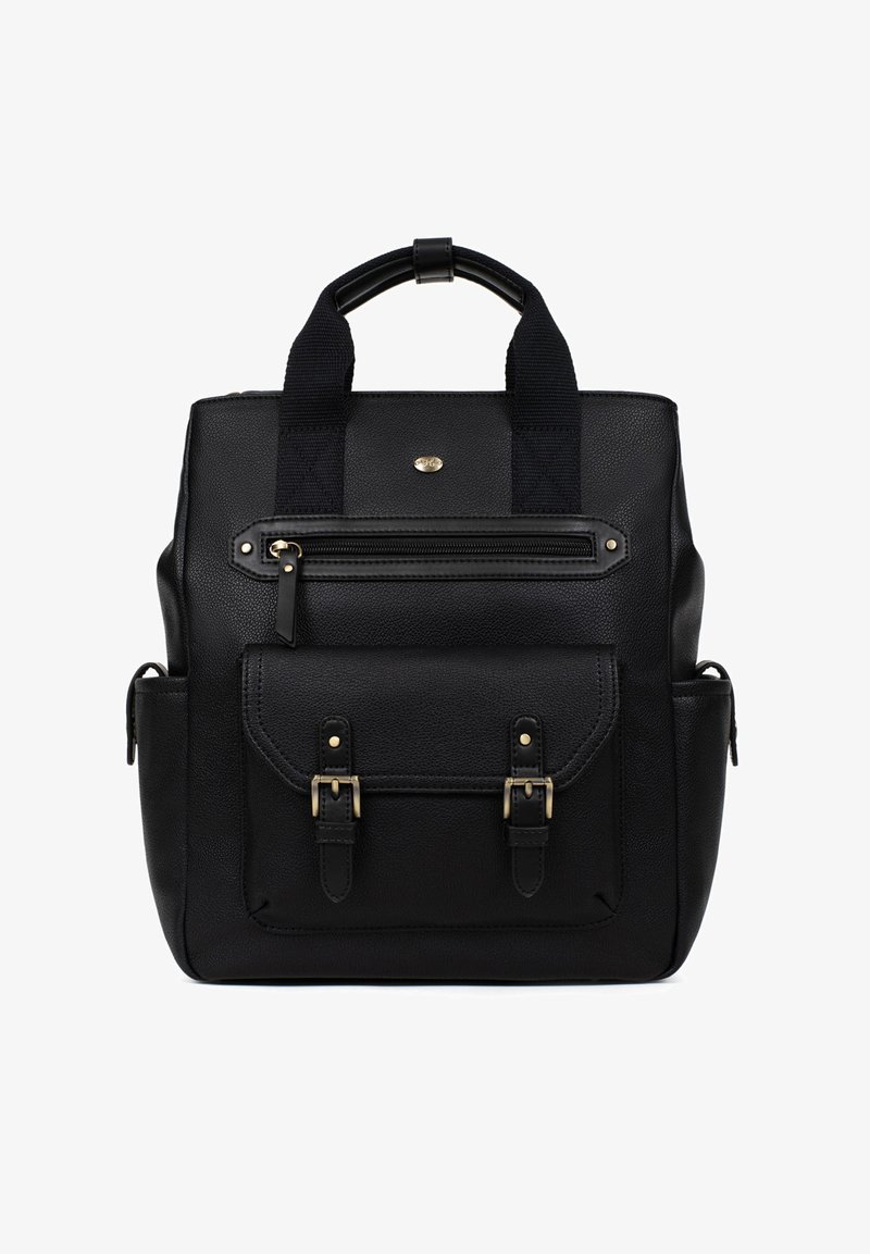 Zaino in pelle sintetica nera con doppi manici superiori, tasca frontale con cerniera, due cinturini anteriori con fibbia e finitura strutturata.