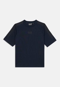 Marineblaue Baumwoll-T-Shirt mit Raglansleeves, ausgestattet mit gestreiften Akzenten an den Schultern und einem dezent geprägten Logo in der Mitte.
