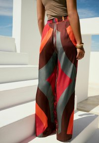 Next TEXTURED ELASTICATED WAIST - Hlače - red geometric print