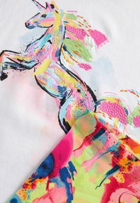 Next SET - Lühikesed püksid - ecru white rainbow unicorn