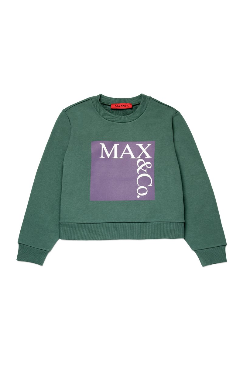 Felpa verde corta realizzata in tessuto morbido, caratterizzata da una grafica rettangolare viola con "MAX&Co." in bianco. Collo e polsini a coste.
