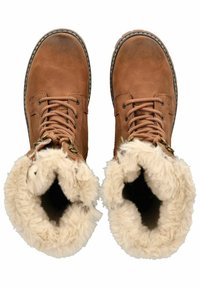 Les bottes en cuir marron présentent une doublure en fausse fourrure douce, des bouts ronds et un design à lacets avec des accents en métal doré. Détails de couture visibles.