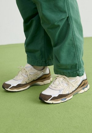 Sneakers - off-white