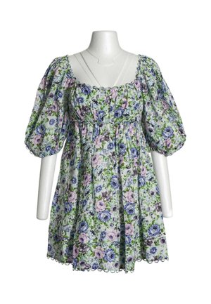 Blomsterkjole med pufærmer, firkantet udskæring og indsnævret talje på en hvid mannequinoverkrop.