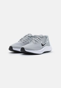 Nike Performance NIKE STAR RUNNER 3 (GS) - Scarpe da corsa su strada - light smoke grey/smoke grey/black