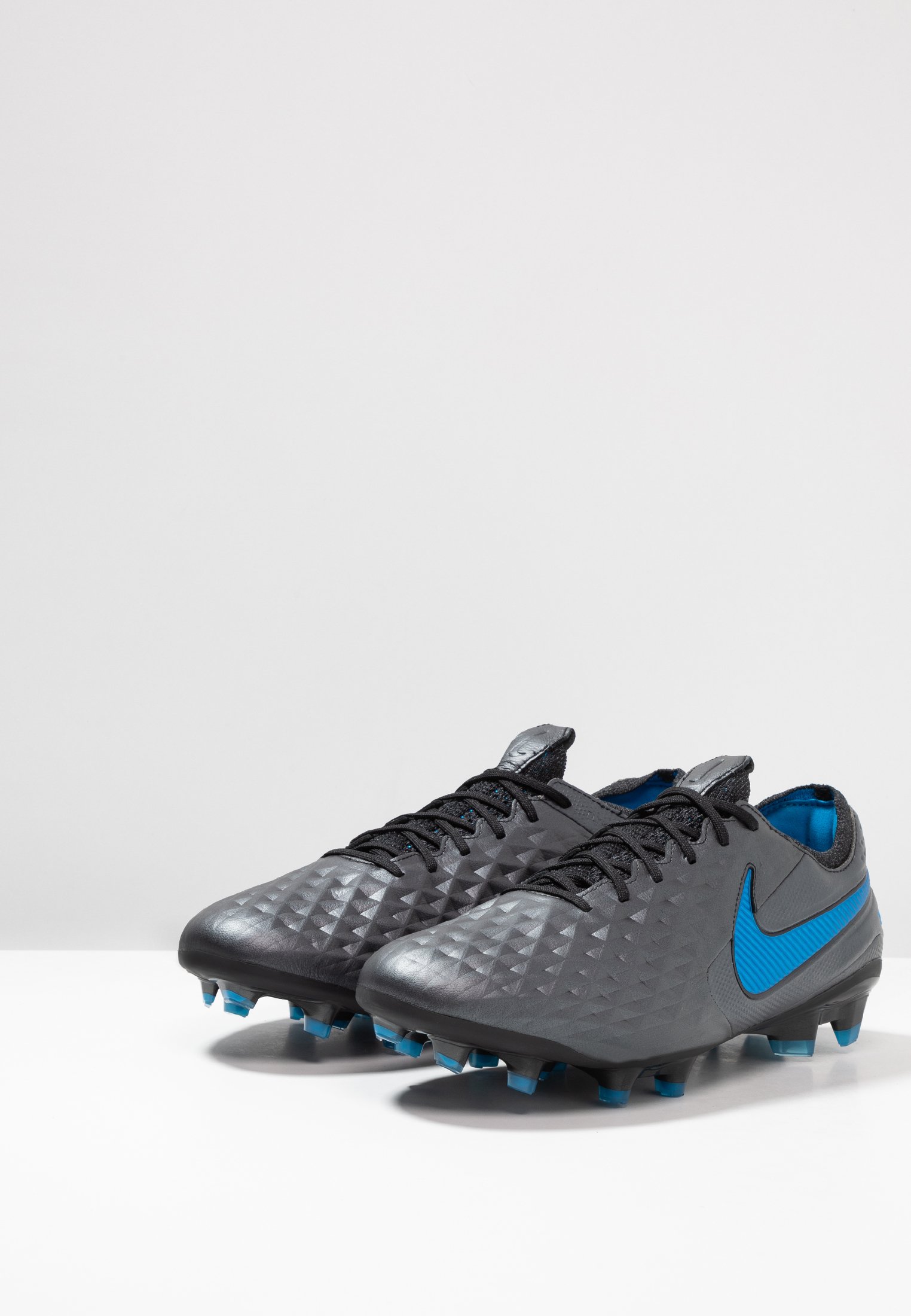 nike tiempo moulded studs