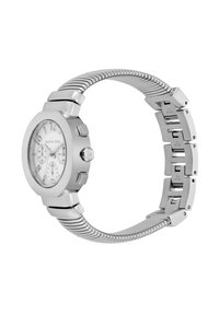 Reloj de acero inoxidable plateado con una esfera redonda, biseles texturizados y funciones de cronógrafo. Pulsera flexible con un acabado metálico elegante.
