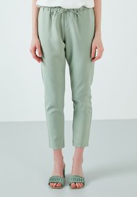 LELA REGULAR FIT - Hlače - mint