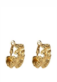 Boucles d'oreilles en or en forme d'anneau avec un design texturé et ondulé. Fini lisse avec un fermoir. Présente une silhouette arrondie et un éclat subtil.