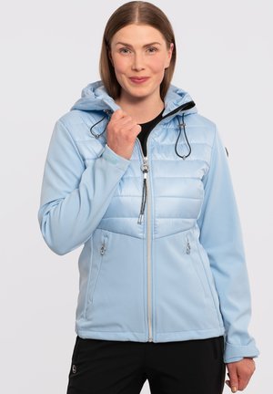 Veste bleu clair avec un devant matelassé, poches zippées, capuche ajustable et texture lisse. Présente des accents et des accessoires noirs contrastants.