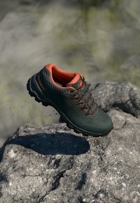 NOVA IV LOW GTX WOMEN - Pohodniški čevlji - black/apricot