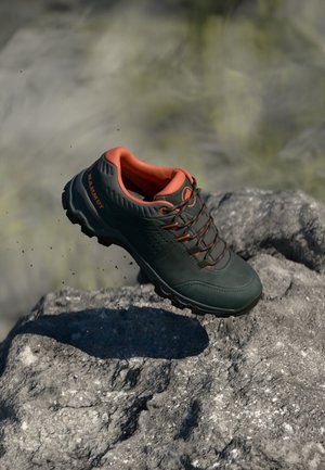 Mammut NOVA IV LOW GTX WOMEN - Sapatos de caminhada - black/apricot