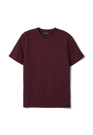 Maglietta semplice a maniche corte colore vinaccia scuro con scollo tondo, maniche raglan e una piccola etichetta sul colletto con la scritta "PIOMBO."