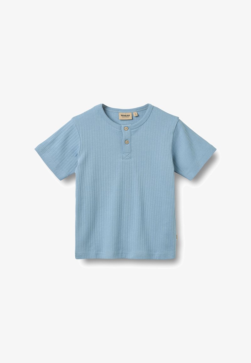 T-shirt en coton côtelé bleu clair avec manches courtes, col rond et patte de boutonnage avec deux boutons.