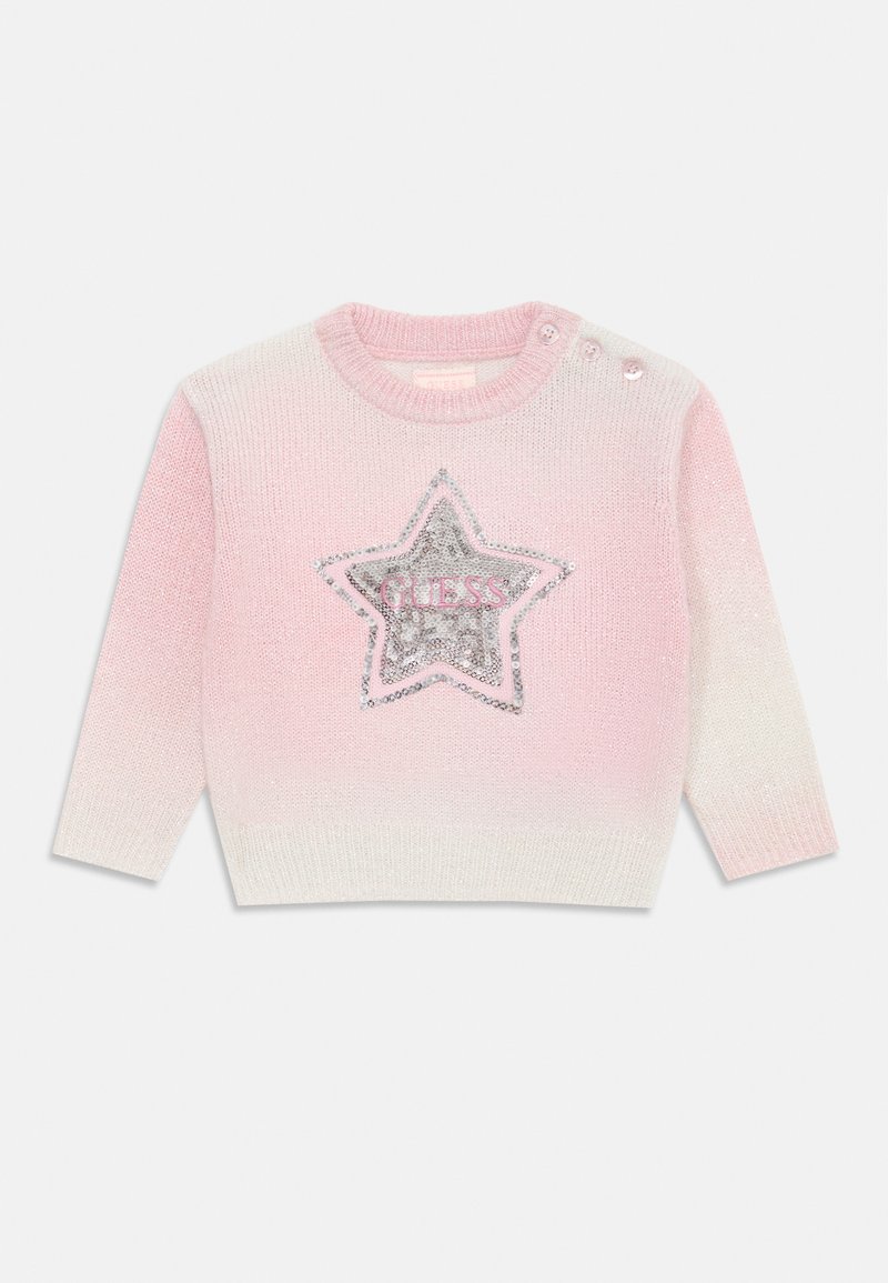 Rosa og hvit gradient strikkegenser med lange ermer, som har et sølvstjernedesign og ordet "GUESS" i rosa paljetter. Tre knapper på skulderen.