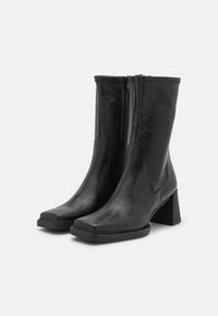 Vagabond EDWINA - Botas clássicas de cano curto - black