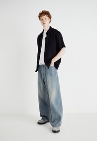 Weekday RELAXED SHORT SLEEVE SHIRT - Srajca - black