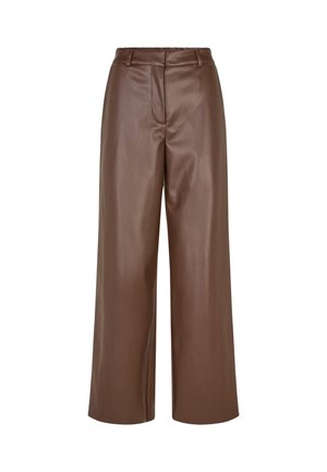 Bruine faux leren wijde broek met een gladde textuur, riemlussen en een plooi detail aan de tailleband.